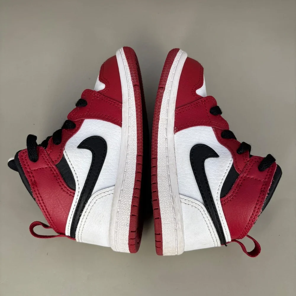 Jordan 1 Mid Chicago Toddler Red White Black Sneakers 640735-173 Size 6C
